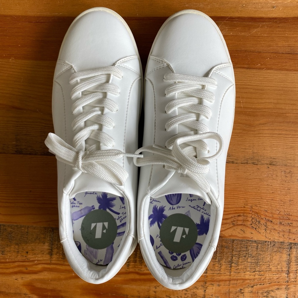 Thousand Fell Women’s Lace Up Sneakers